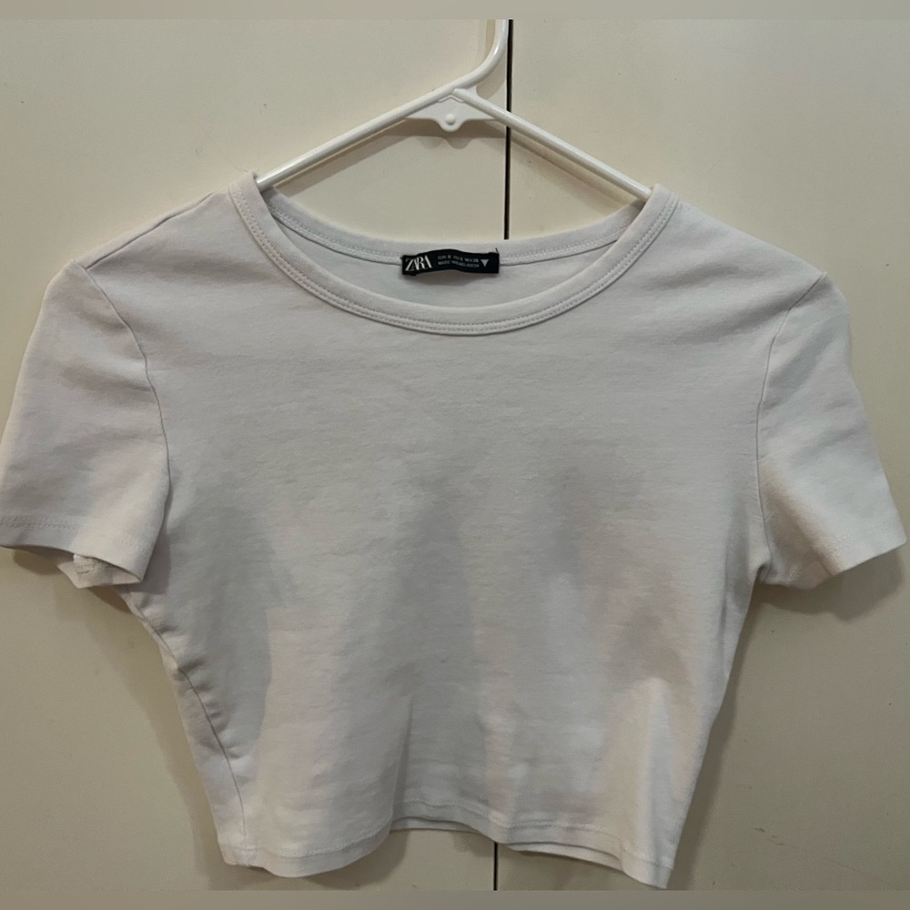 White zara crop top. Super cute & simple. Size small